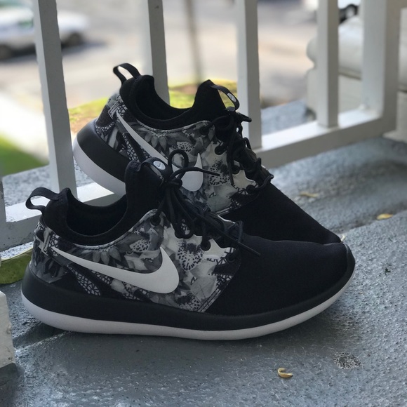 NWT Nike ID Roshe Two Print Black WMNS. - Picture 3 of 8